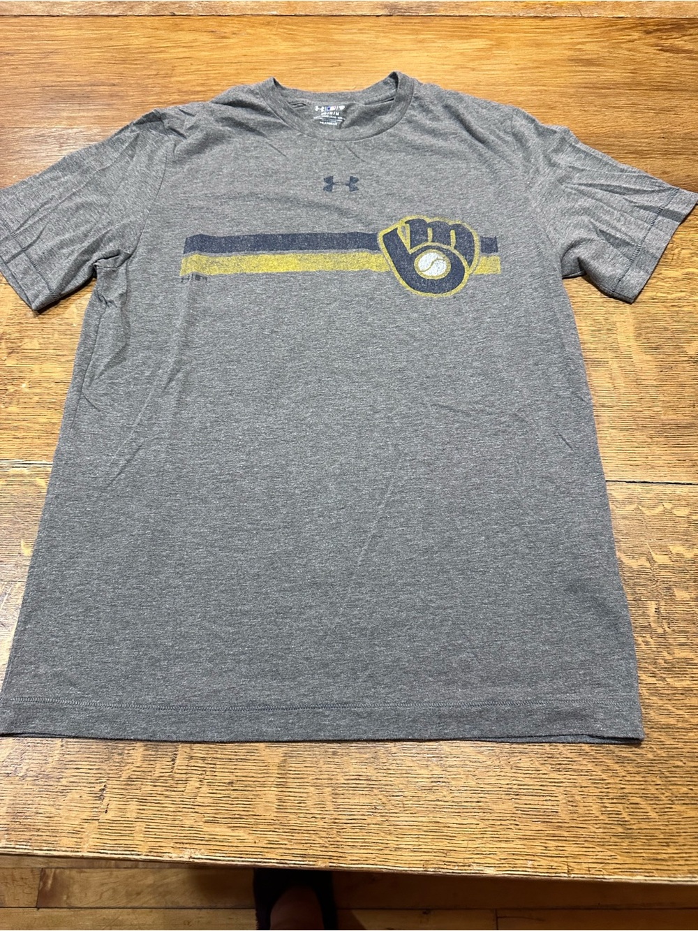 Under Armour men’s medium MLB Milwaukee Brewers Gray Crewneck Tee